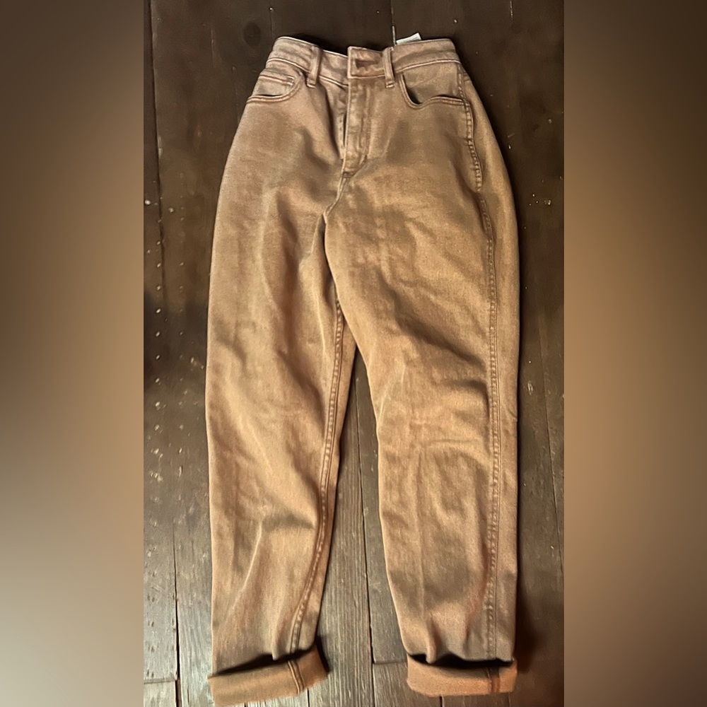 Brown denim Hollister jeans size 1 (25in waist, 27in length). Great condition!!